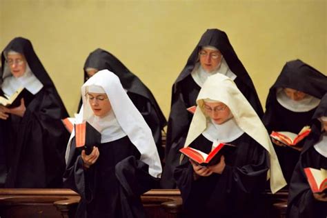 New Nuns And Priests Seen Opting For Tradition Marys Anawim