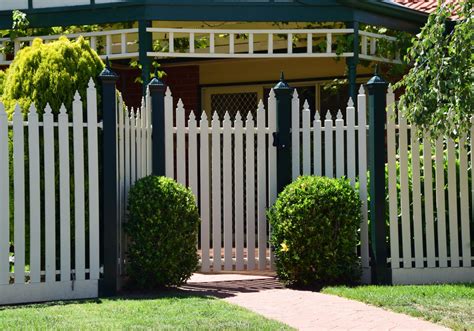 Picket Fencing Ballarat Adroit Fencing And Gates