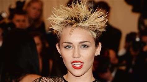 Hot Miley Cyrus Poses Topless For Rolling Stone