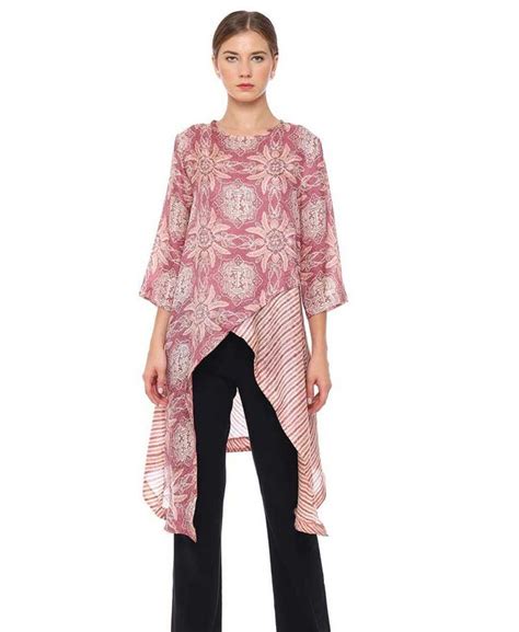 Baju atasan wanita blus coeval collection jual produk terbaru. 30+ Model Baju Batik Atasan Wanita Kantor (TERBARU ...