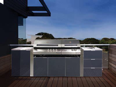 Outdoor kitchens offer a way to serve food and drinks on a deck or patio without having to make regular trips between inside and outside. Modular outdoor kitchen system | Architecture & Design