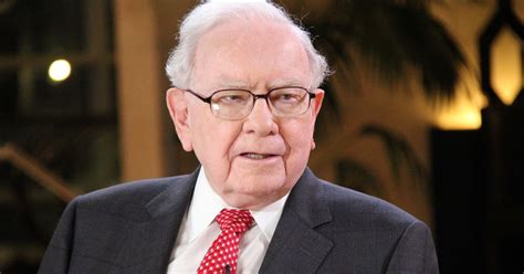 Billionaires live in mansions, right? Warren Buffett on how much college and business school matter