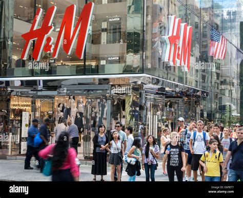 Handm Clothing Store Fifth Avenue Nyc Usa Stock Photo Alamy
