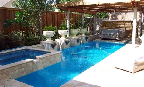 20 Amazing Small Backyard Designs With Swimming Pool
