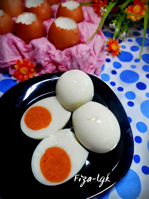 Waktu merebus telur yang pas sesuai tingkat kematangannya. PUDING TELUR REBUS | Fiza's Cooking