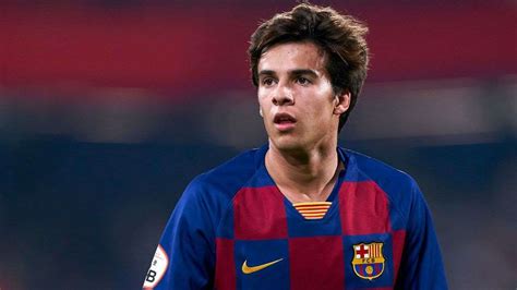 His shirt number is 6. Riqui Puig recebe propostas para deixar o Barcelona, diz ...