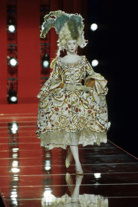 christian dior fall 2000 couture fashion show collection dior haute couture couture fashion