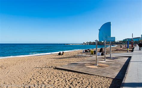 Barcelona ist eine tolle stadt für eine städtereise, liegt aber auch direkt am mittelmeer und ist daher auch für ein paar stunden am strand super geeignet. Barcelona Strandhotel