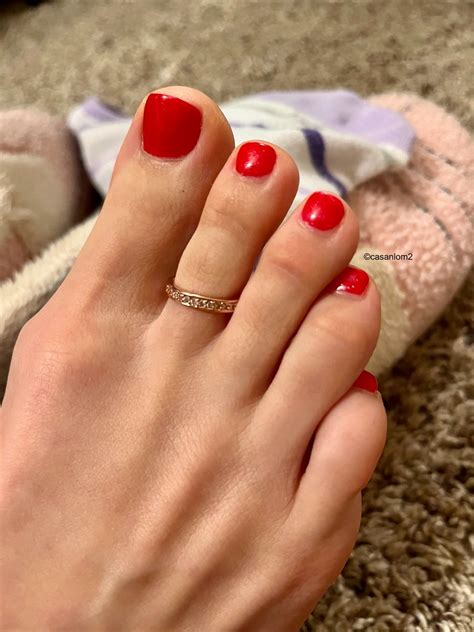 casanlom2 on twitter suck on these christmas toes ️🎄