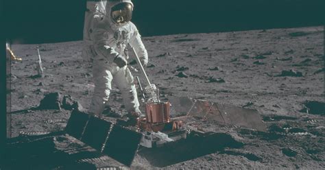Remember Nasas Apollo Moon Missions With 19 Incredible Photos