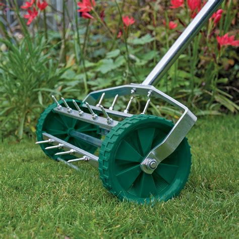 Draper Lawn Aerator With Rolling Spiked Drum Soil