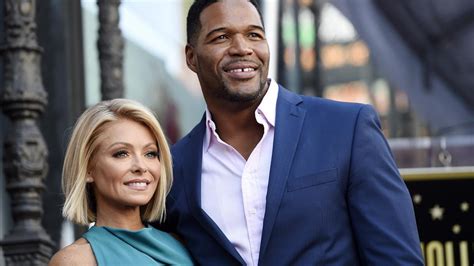 Kelly Ripa Returns To Live After Absence