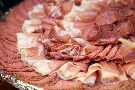 A Grocery Store Worker Has Been Accused Of Eating 9k Worth Of Deli Meat