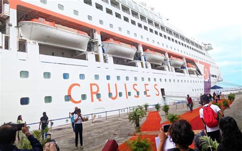 embarkation and disembarkation the busiest days on cruise ships kamaxi overseas consultants