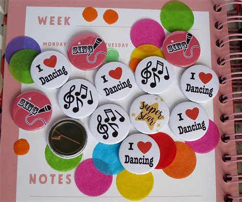 i love dancing badges 🎵 🕺🏼 buff ly 3bnbccp button badge kool badges buff dancing