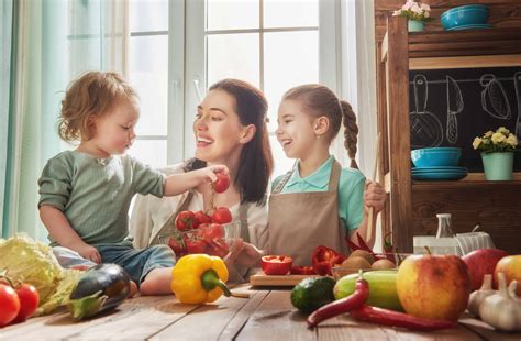 Family Meals Month: Benefits of Eating Together - Hospitality Health ER