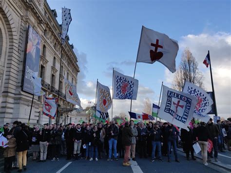 De nouvelles règles européennes ? Le blog de Bernard Antony: Manif contre la « PMA pour toutes