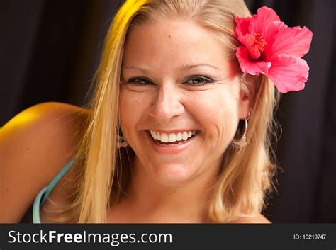 Beautiful Girl With Hibiscus In Her Hair Free Stock Images And Photos