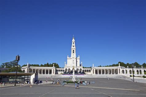 Hotels near fatima luz e paz. Santuário de Nossa Senhora de Fátima, Portugal ...