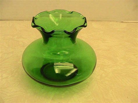 Anchor Hocking Dark Emerald Green Fluted Edge Vase Ebay Green Glass Fluted Vase Antique