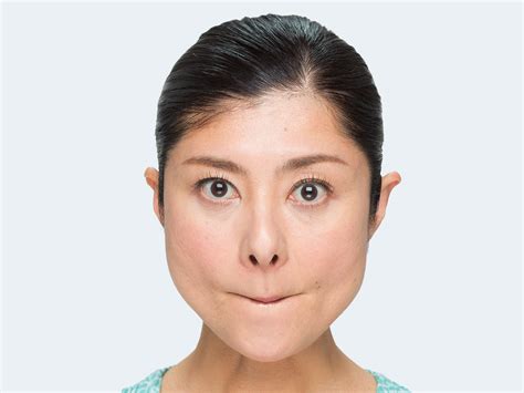 顔ヨガ講師・間々田佳子さんによる30日間の顔ヨガ連載。日本人の顔は圧倒的に運動不足と言われ、たるみの一因にも。｢ながら｣でできる表情筋トレーニングを 顔ヨガ シェイディング 顔