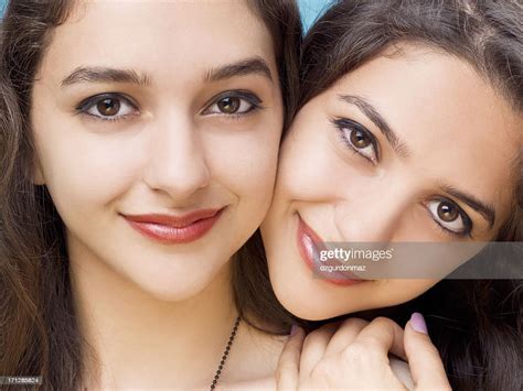 Twin Sisters Stockfoto Getty Images