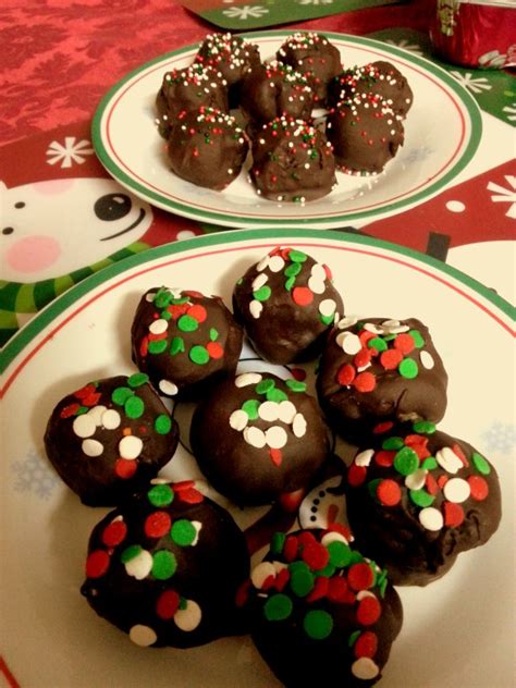 3 ingredient cookie recipes are one of my favorite quick baking ideas. 3 ingredient Christmas Oreo Cookie Balls {An Easy # ...