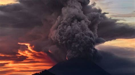 Several Flights To Bali Cancelled After Volcano Spews Smoke And Ash