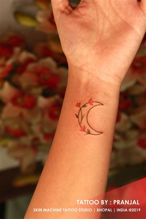 Moon Tattoo | Moon tattoo, Crescent moon tattoo, Tattoos