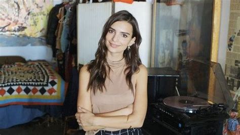 Voguemagazine Hangs With Emrata In Her Artsy La Loft While She