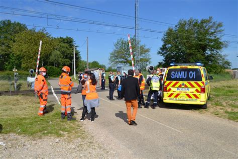 Ain Piéton Heurté Par Un Train La Piste Du Suicide Privilégiée