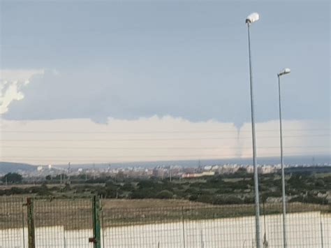 Check spelling or type a new query. Maltempo a Manfredonia, ieri numerose trombe d'aria (FOTO)