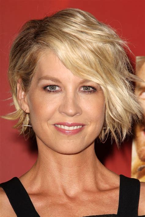 jenna elfman short wavy tousled bob hair stules short hair styles hair styles