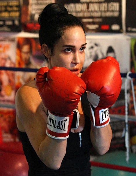 Octomom Nayda Suleman Beats Strip Club Bartender In Celebrity Boxing Match Daily Mail Online
