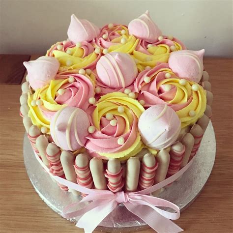 The peach sponge cake recipe out of our category sponge cake! Vanilla sponge birthday cake | Cake, No bake cake, Cake ...