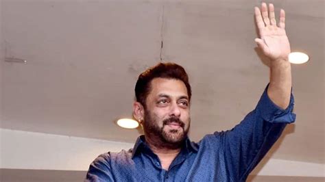 Salman Khan Down With Dengue Karan Johar Replaces Actor On Bigg Boss