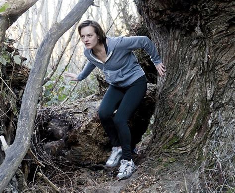 Elisabeth Moss Wins Best Actress At Golden Globes For Role In Top Of The Lake Daily Mail Online