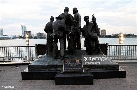 Hart Plaza Detroit Photos And Premium High Res Pictures Getty Images