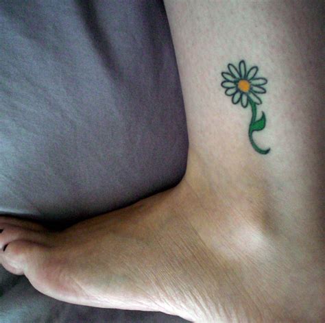 Daisy Tattoo Images And Designs