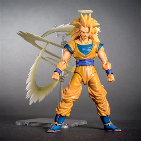 After learning that he is from another planet, a warrior named goku and his friends are prompted to defend it from an onslaught of extraterrestrial enemies. DRAGON BALL GOKU SS3 1.0 SH FIGUARTS SEMI - Logan Store