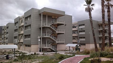 Tras el reporte, llegaron a la zona tres unidades de bomberos que incluía la unidad de materiales peligrosos debido a que el incidente se originó por una reacción química. ZETA - Valle de San Pedro-UABC