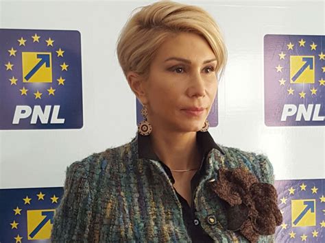 Video cu încă o gafă a vicepremierului pnl raluca turcan la botoșani. Raluca Turcan Varsta : R Filipescu La Noi In Partid Sunt ...