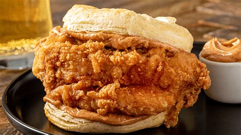 Sweet And Bold Bbq Buttermilk Fried Chicken Biscuit Mccormick For Chefs®