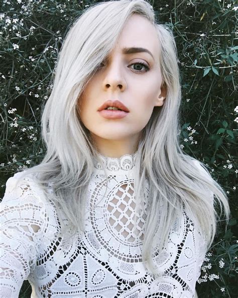 madilyn bailey space illustration carly dress kiss makeup lip art female singers starlet
