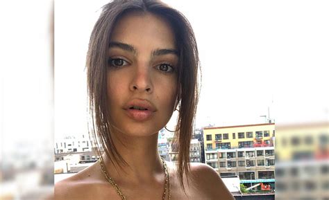 Emily Ratajkowski Impacta La Web Con Candentes Fotos En Mini Bikini