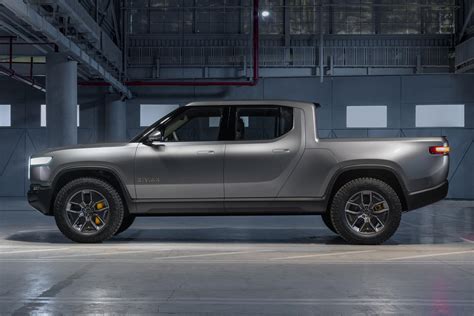 Rivian R1t Could Destroy The Mercedes G63 Amg 6x6 Carbuzz