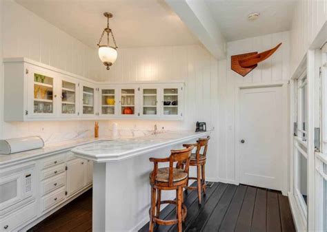 Brooke Shields Lists 5 Bed 55 Bath Rustic Chalet Style Home On Half