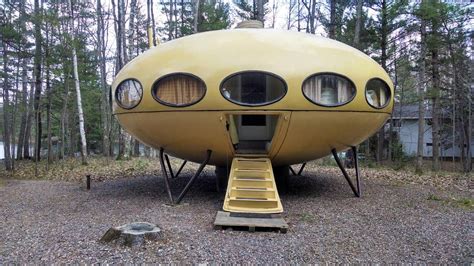 the futuro house was conceived by matti suuronen in 1968 as a portable ski chalet this one is