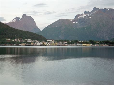 Vi skulle virkelig ta å kjøre innom mange av de fine 3. Aandalsnes3-Rauma-Norway.jpg