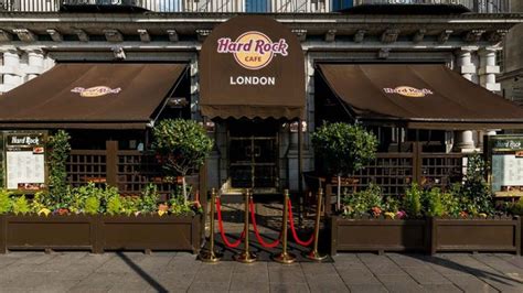 Hard rock cafe is a global phenomenon with 185 cafes that are visited by nearly 80 million guests each year. LONDRES: Conocé la historia del primer Hard Rock Café del ...